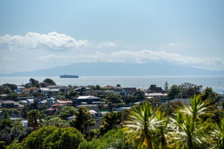 Photo of property in 9 Malters Place, Browns Bay, Auckland, 0630
