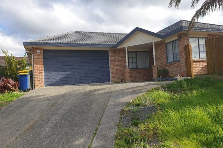 Photo of property in 18 Plumstead Rise, Glen Eden, Auckland, 0602