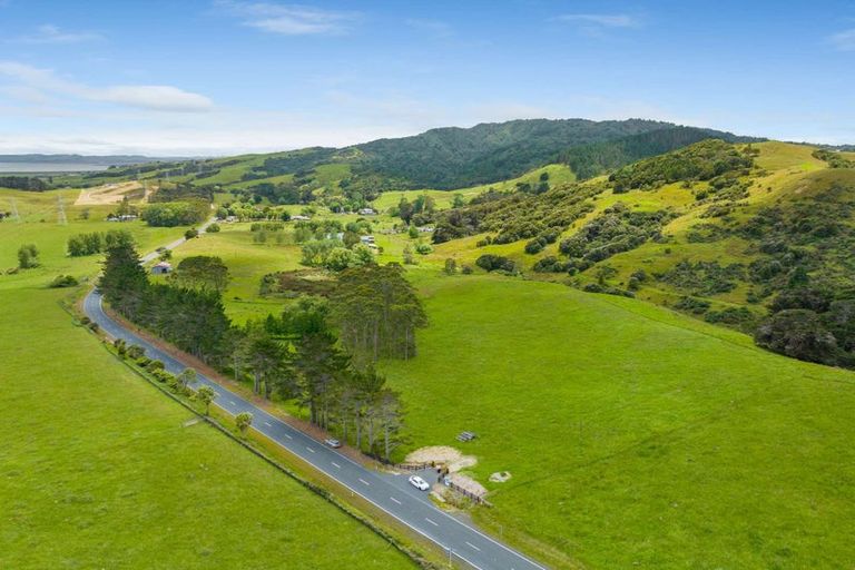 Photo of property in 3060 Kaipara Coast Highway, Glorit, 0984