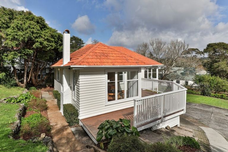 Photo of property in 257 Titirangi Road, Titirangi, Auckland, 0604