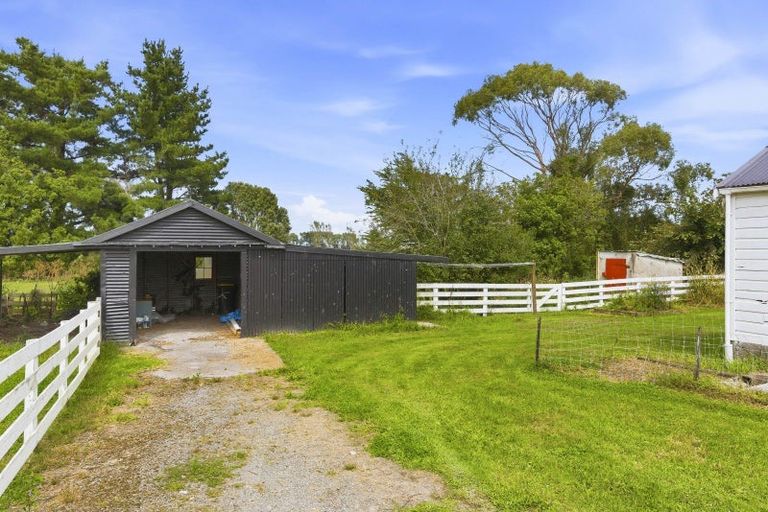 Photo of property in 225 Kuku Beach Road, Kuku, Manakau, 5570