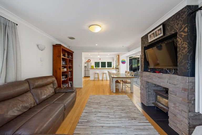 Photo of property in 6 Kerry Dell, Cockle Bay, Auckland, 2014