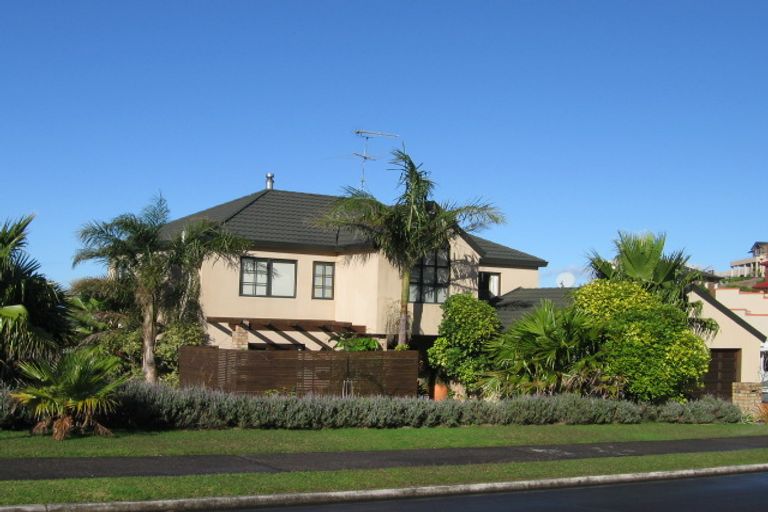 Photo of property in 2 Astor Place, Orewa, 0931