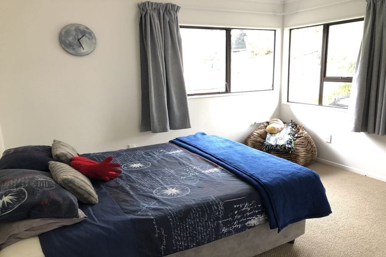 Photo of property in 947 East Coast Road, Torbay, Auckland, 0630