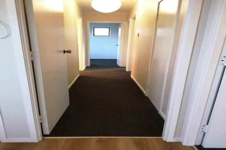 Photo of property in 8 Aquarius Avenue, Glen Eden, Auckland, 0602