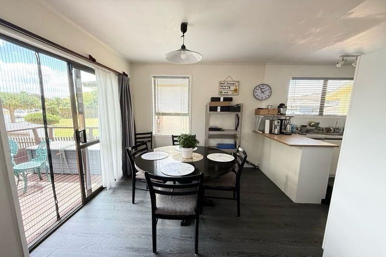 Photo of property in 11 Lyren Place, Half Moon Bay, Auckland, 2012