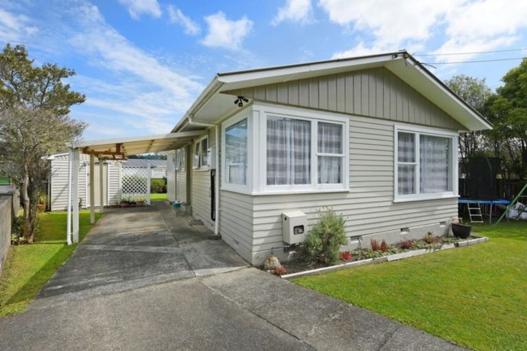 Photo of property in 66 Horoeka Street, Stokes Valley, Lower Hutt, 5019
