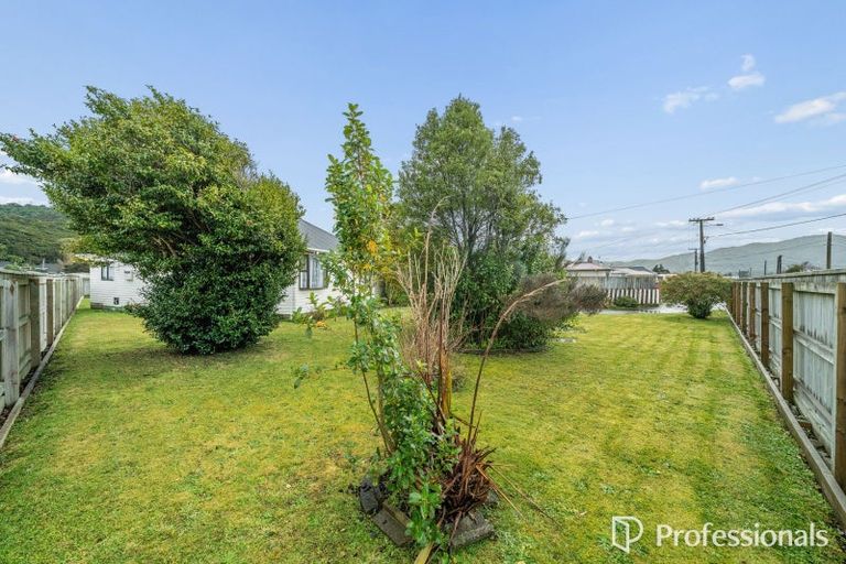 Photo of property in 33 Donnelley Drive, Wainuiomata, Lower Hutt, 5014