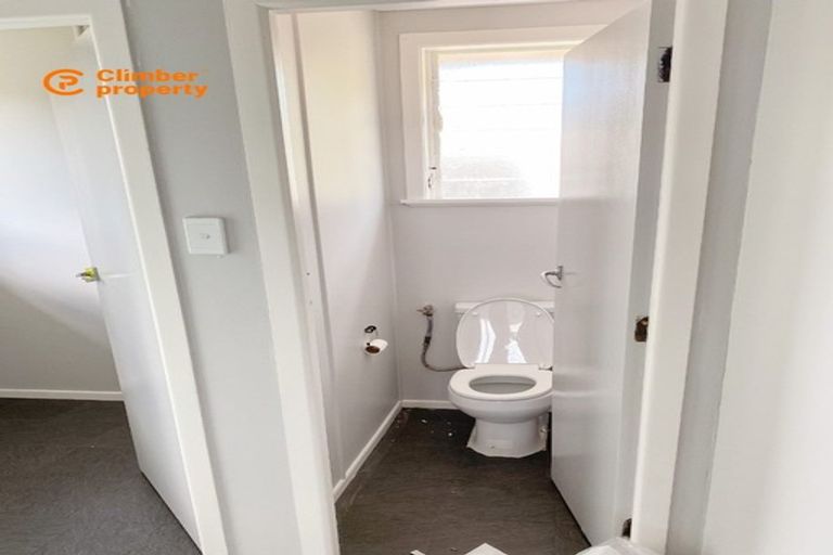 Photo of property in 5 Kelwyn Road, Kelston, Auckland, 0602