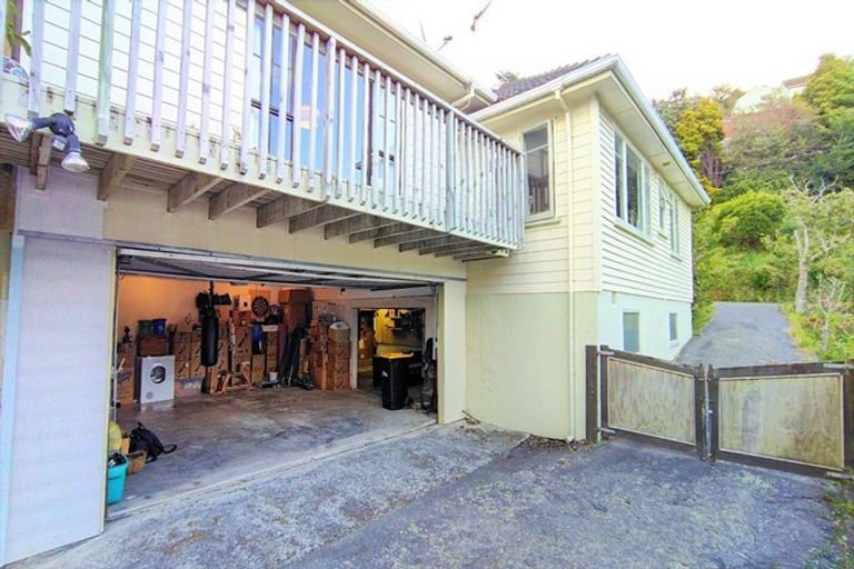 Photo of property in 308 Main Road, Tawa, Wellington, 5028