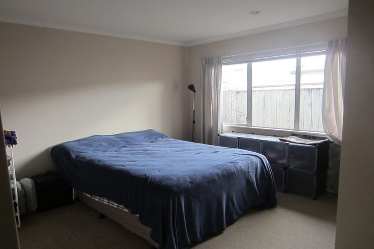 Photo of property in 12a Cambridge Street, Tawa, Wellington, 5028