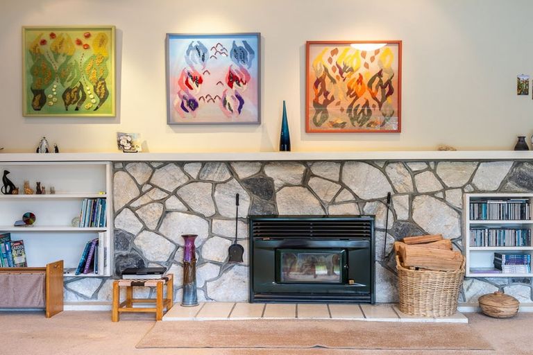 Photo of property in 249 Te Moana Road, Waikanae, 5036