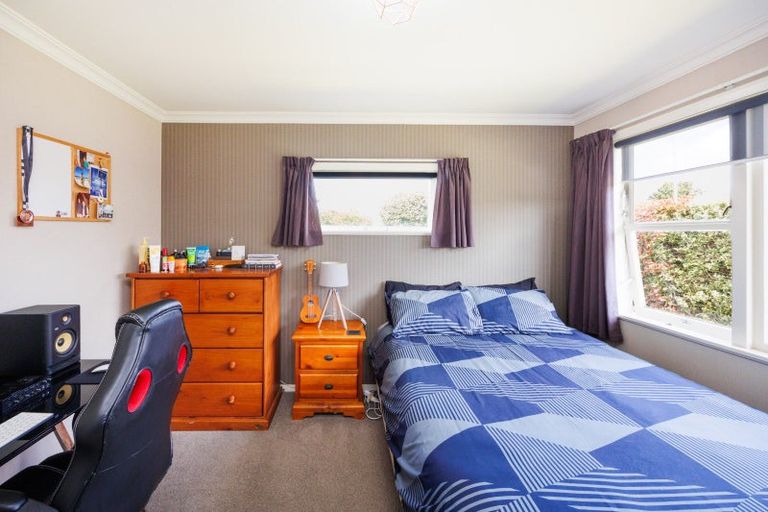 Photo of property in 2 Anzio Place, Awapuni, Palmerston North, 4412