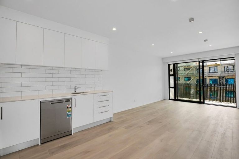 Photo of property in 202/2 Ko Street, Northcote, Auckland, 0627
