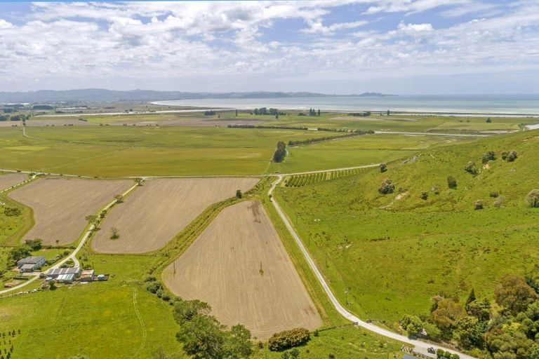 Photo of property in 1266 Wharerata Road, Muriwai, Gisborne, 4072