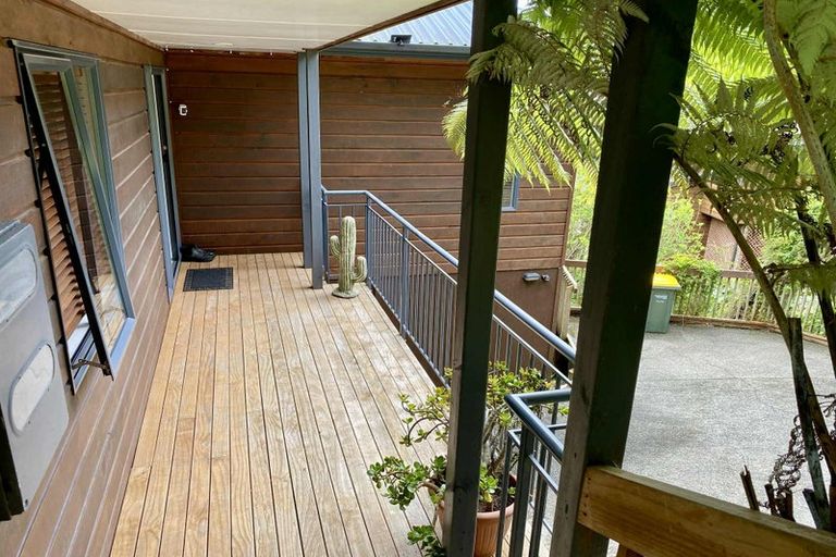 Photo of property in 13 Springwater Vale, Unsworth Heights, Auckland, 0632