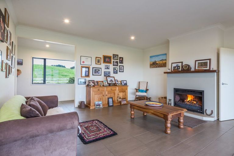 Photo of property in 1880 South Head Road, South Head, Helensville, 0874