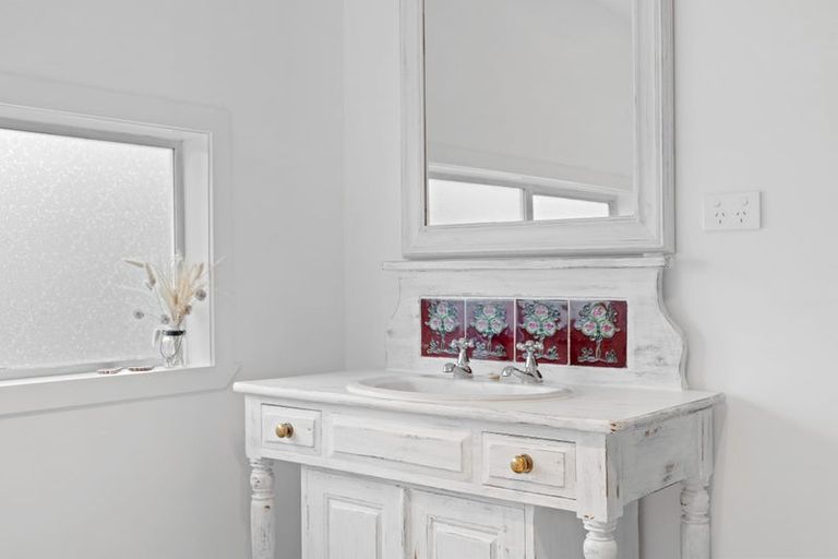 Photo of property in 20 Komiti Road, Tinopai, 0593