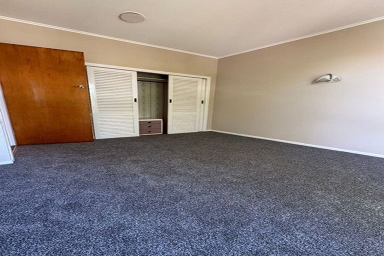 Photo of property in 25 Ellesmere Crescent, Pakuranga Heights, Auckland, 2010