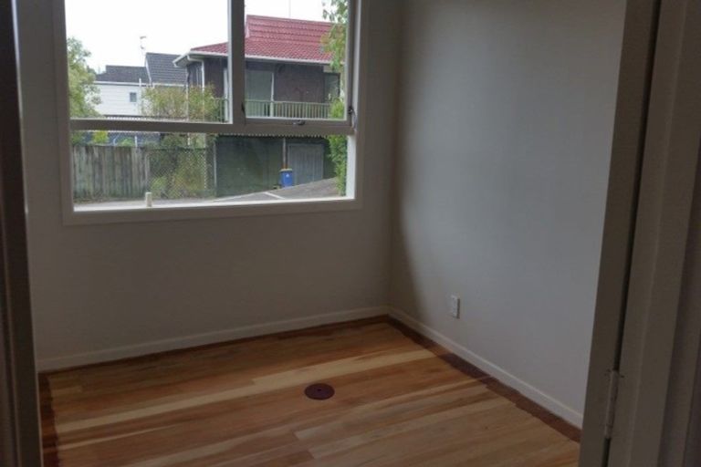 Photo of property in 1/22 Woodstock Road, Forrest Hill, Auckland, 0620