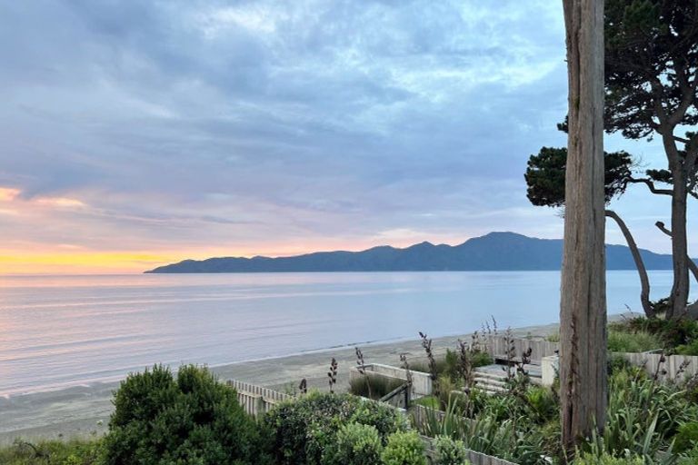 Photo of property in 2 Kirkway, Raumati Beach, Paraparaumu, 5032