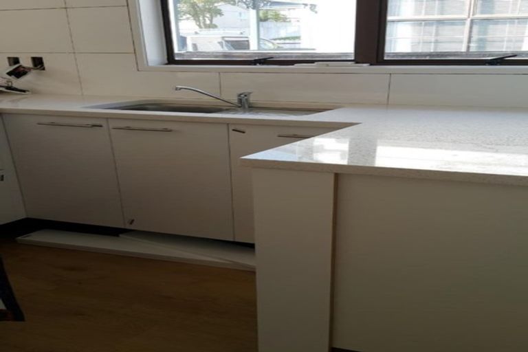 Photo of property in 82 Powrie Street, Glenfield, Auckland, 0629