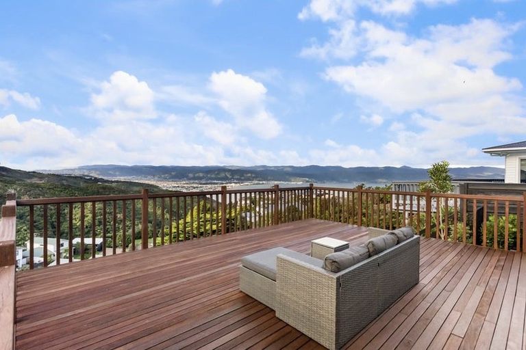 Photo of property in 54 Somes Crescent, Newlands, Wellington, 6037