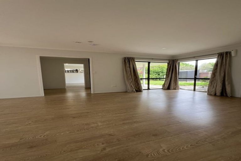 Photo of property in 16 Loloma Drive, Half Moon Bay, Auckland, 2012