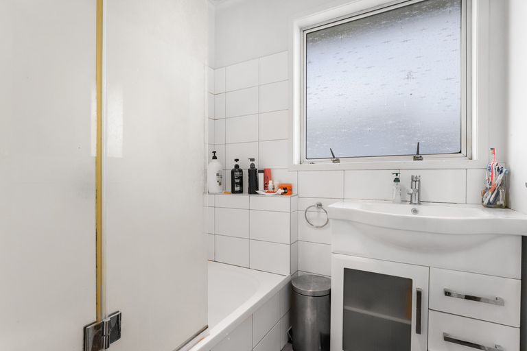 Photo of property in 32 Garus Avenue, Mangere East, Auckland, 2024