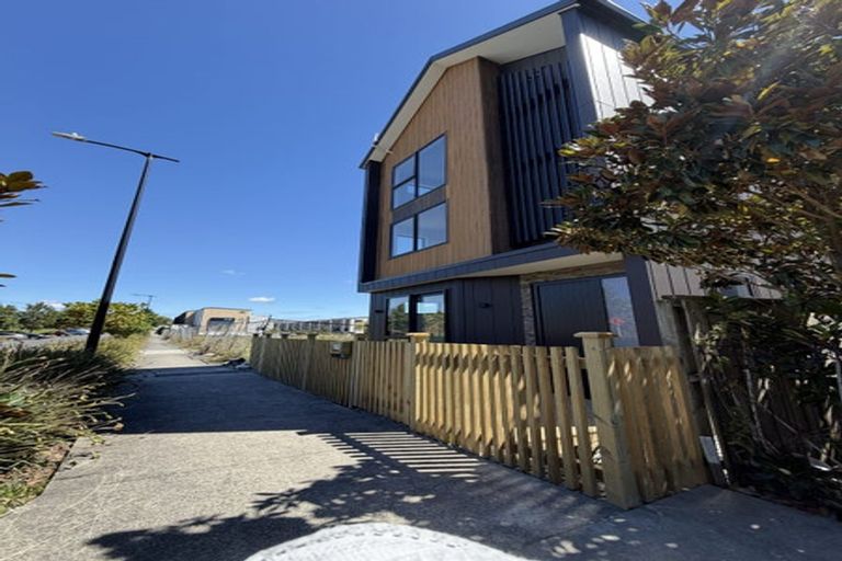 Photo of property in 18 Mataitai Road, Hobsonville, 0618