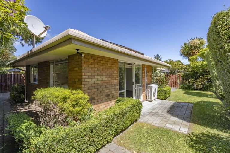 Photo of property in 14 Castle Way, Beckenham, Christchurch, 8023