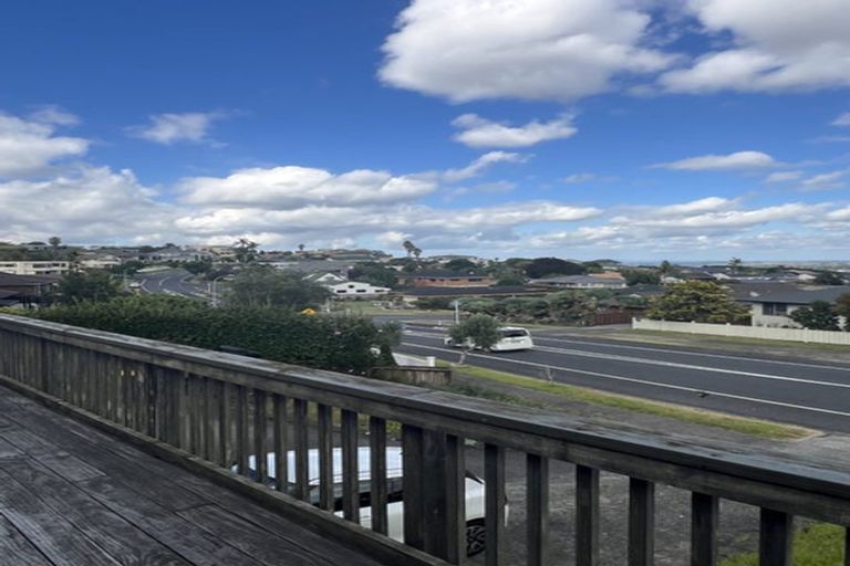 Photo of property in 28 Goodwood Drive, Goodwood Heights, Auckland, 2105