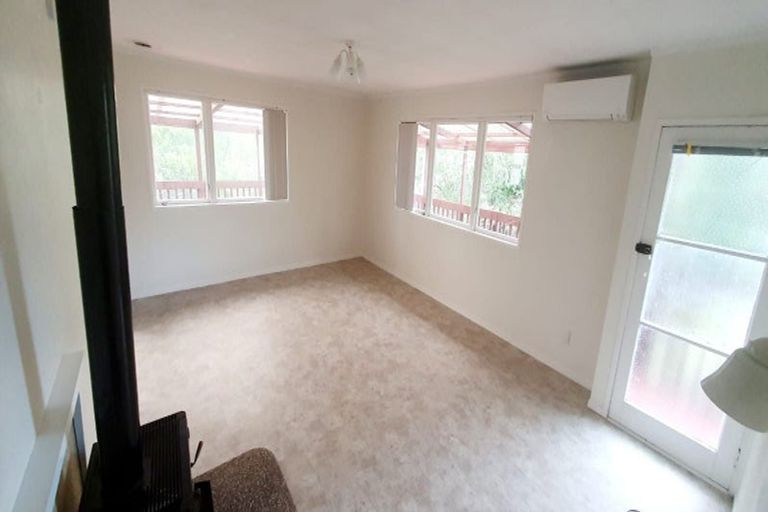 Photo of property in 13 Vina Place, Massey, Auckland, 0614