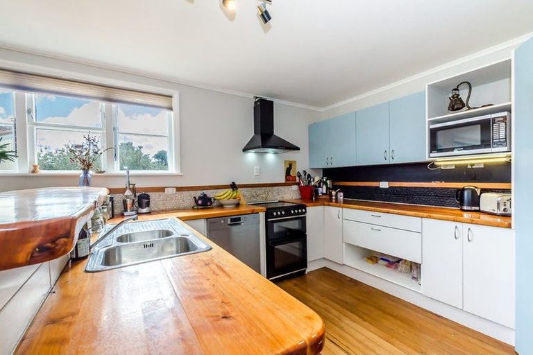 Photo of property in 160 Wellington Road, Paekakariki, 5034