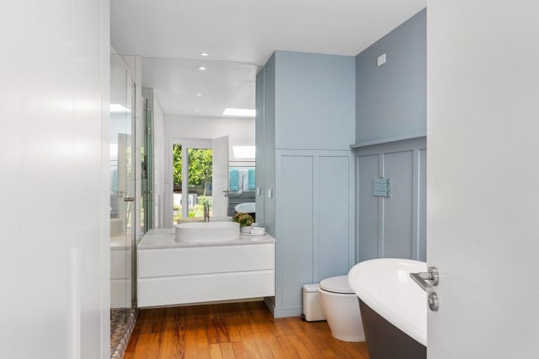 Photo of property in 68 St Michaels Avenue, Point Chevalier, Auckland, 1022