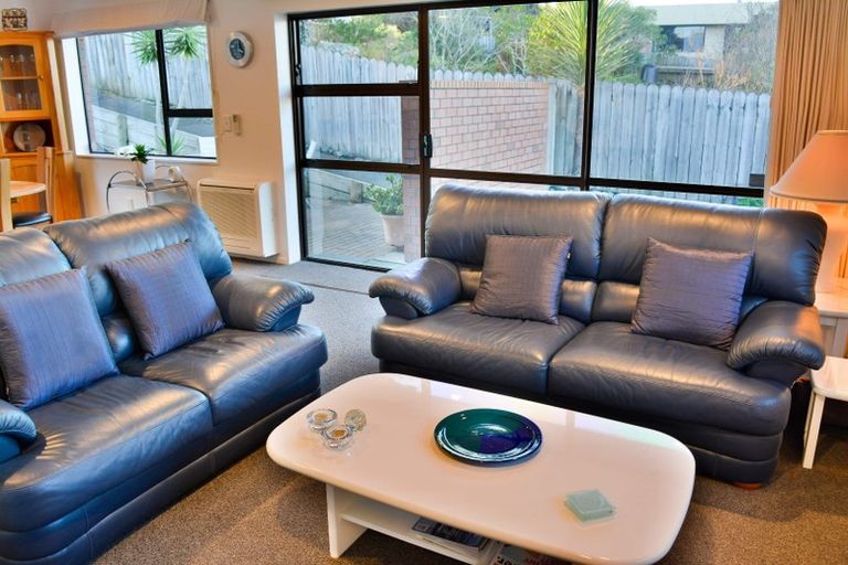 Photo of property in 2/54 Hebron Road, Waiake, Auckland, 0630