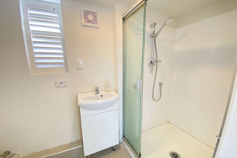 Photo of property in 54 Potter Avenue, Northcote, Auckland, 0627