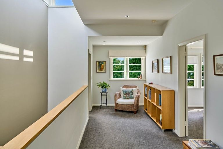 Photo of property in 33 Cheviot Road, Lowry Bay, Lower Hutt, 5013