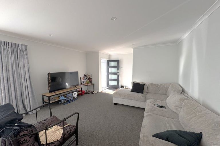 Photo of property in 108b Strand Crescent, Naenae, Lower Hutt, 5011