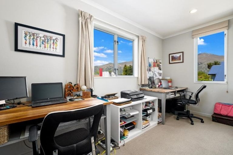 Photo of property in 1 Koru Way, Wanaka, 9305