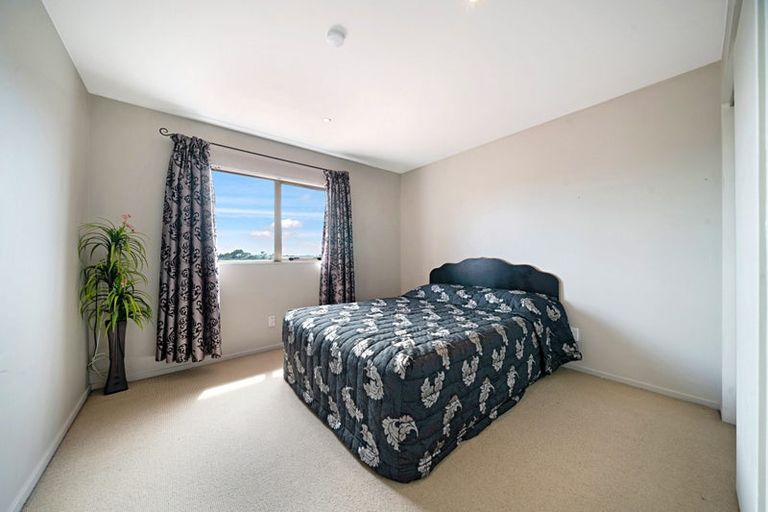 Photo of property in 10 San Fernando Way, Henderson, Auckland, 0612