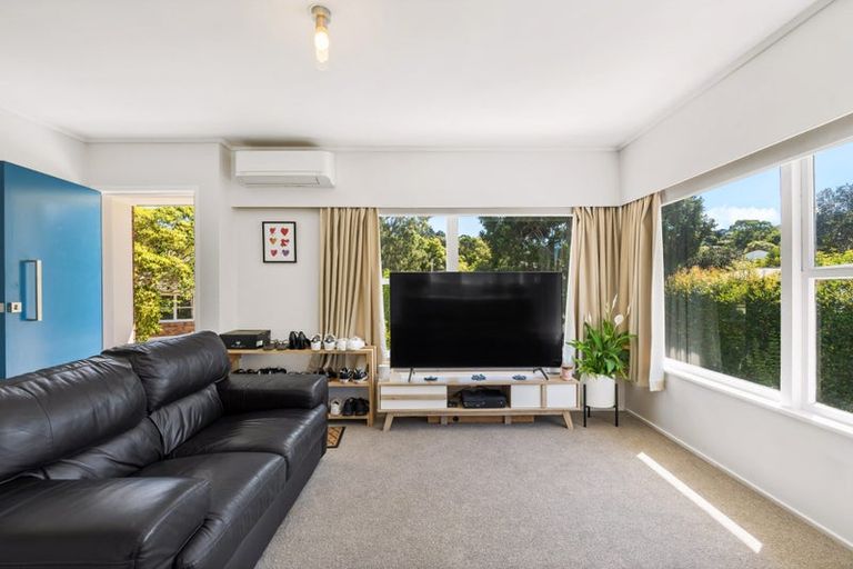 Photo of property in 2/12 Ellice Road, Totara Vale, Auckland, 0629