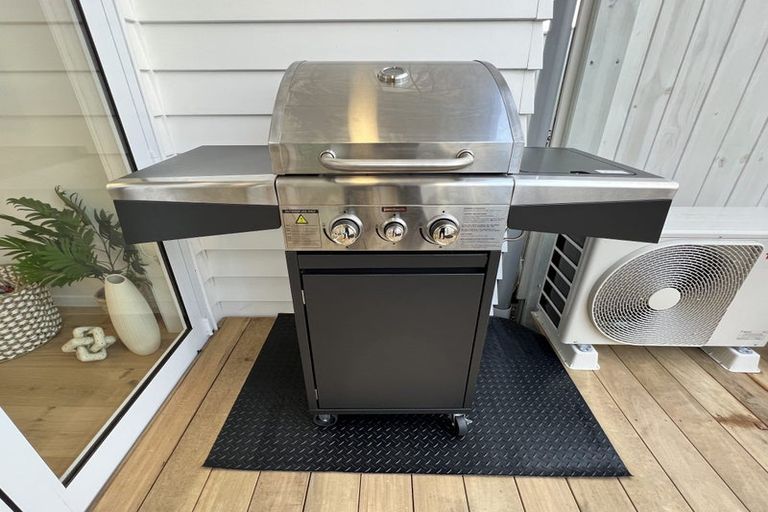 Photo of property in 4 Titoki Close, Matakana, 0985