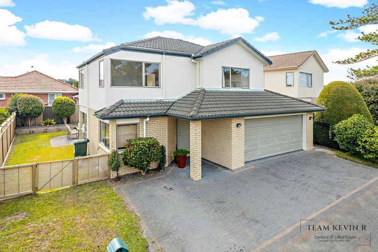 Photo of property in 47d Redoubt Road, Goodwood Heights, Auckland, 2105