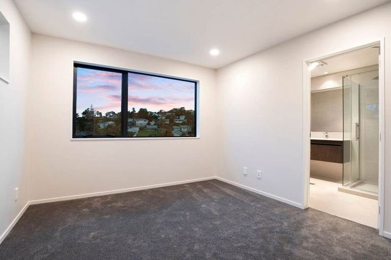 Photo of property in 5c Topliss Drive, Northcross, Auckland, 0632