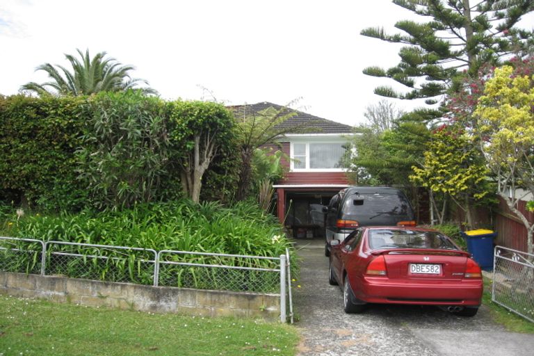 Photo of property in 2/15 Merton Avenue, Glenfield, Auckland, 0627
