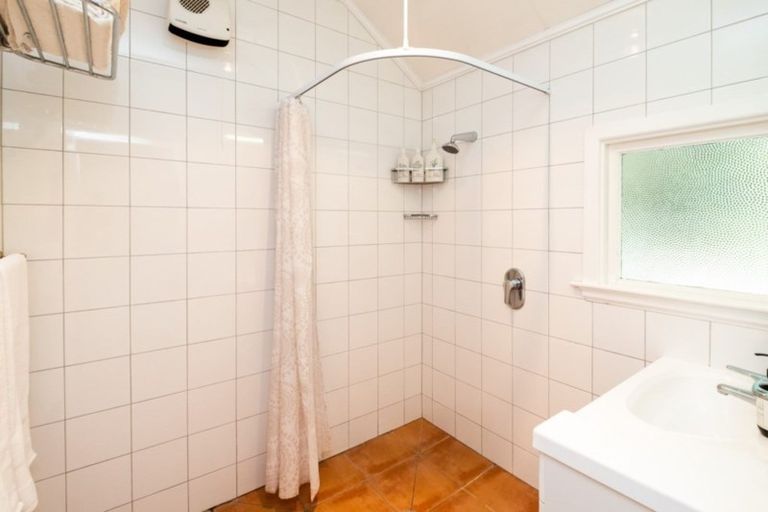 Photo of property in 1 Tauroa Road, Havelock North, 4130