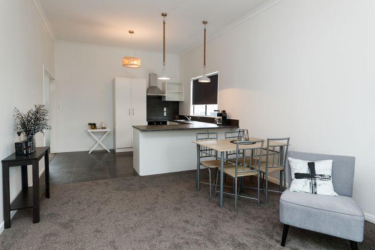 Photo of property in 43 Wood Street, Takaro, Palmerston North, 4410