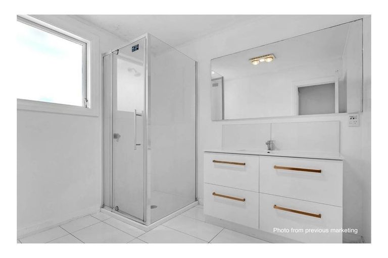 Photo of property in 6 Glenvil Lane, Te Atatu Peninsula, Auckland, 0610