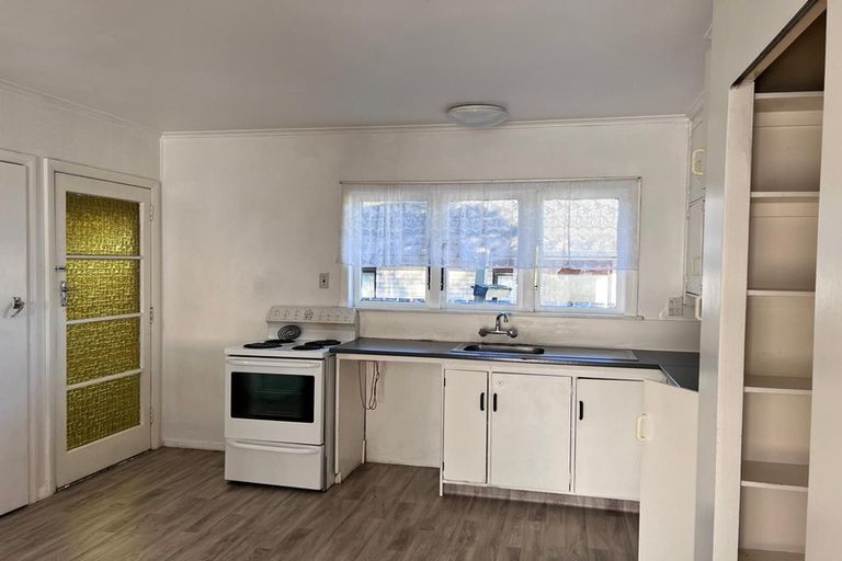 Photo of property in 68 Sutton Crescent, Papakura, 2110